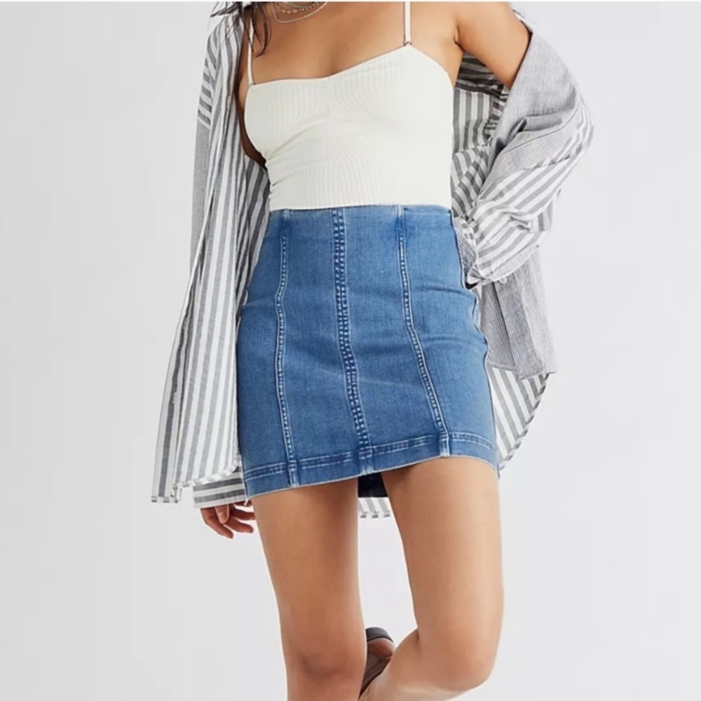 FREE PEOPLE Modern Femme Denim Stretch Mini Skirt Festival Blue Wash Size 10 EUC